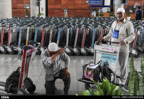 بازگشت حجاج ایرانی در میان اشک و لبخند