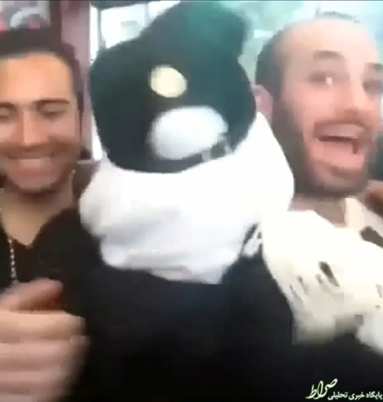 دختری که امیر تتلو را در آغوش می کشد 1
