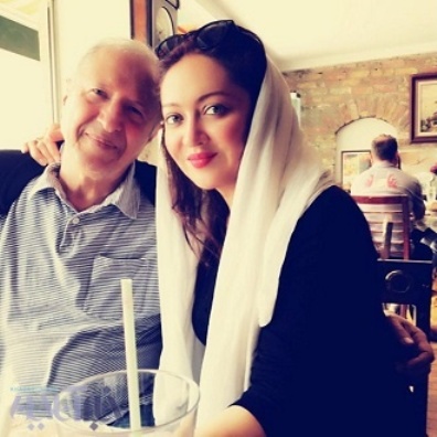 نیکی کریمی در کنار پدرش