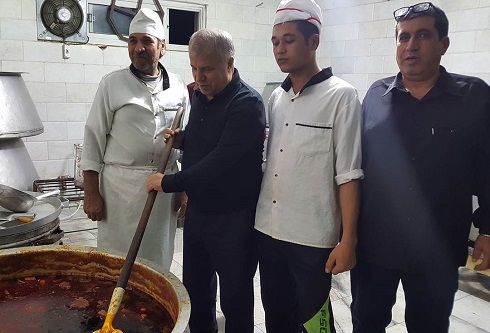 عکس علی پروین پای دیگ نذری