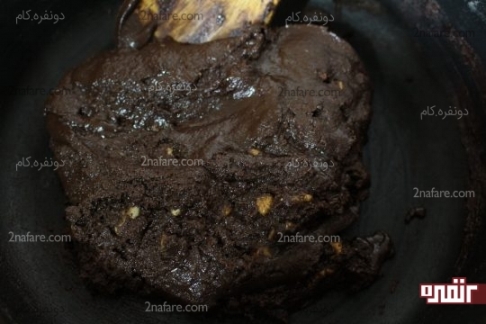 مرحله پنجم درست کردن حلوا شکلاتی برای افطار ماه رمضان