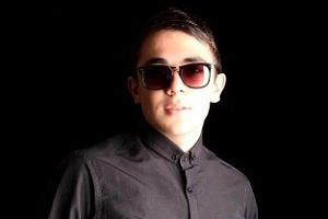 پسر قلعه نویی در رستوران پدرش + عکس