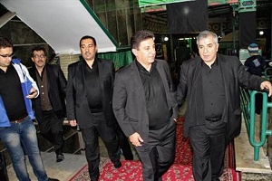 قلعه نویی در حال غذا کشیدن برای عزاداران در اربعین + تصاویر