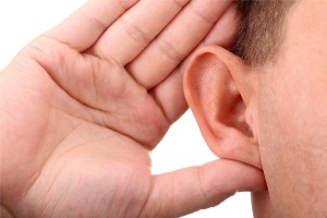 چرا با افزایش سن قدرت شنوایی کم می شود؟