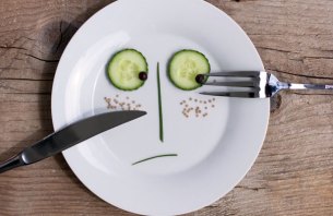 با مصرف این غذاها، عینکی نمی شوید
