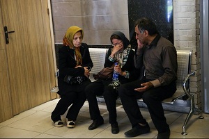 واکنش خانواده های مسافران هواپیمای سقوط کرده + تصاویر