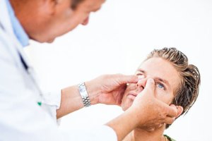 برای جا انداختن بینی شکسته چقدر وقت داریم؟